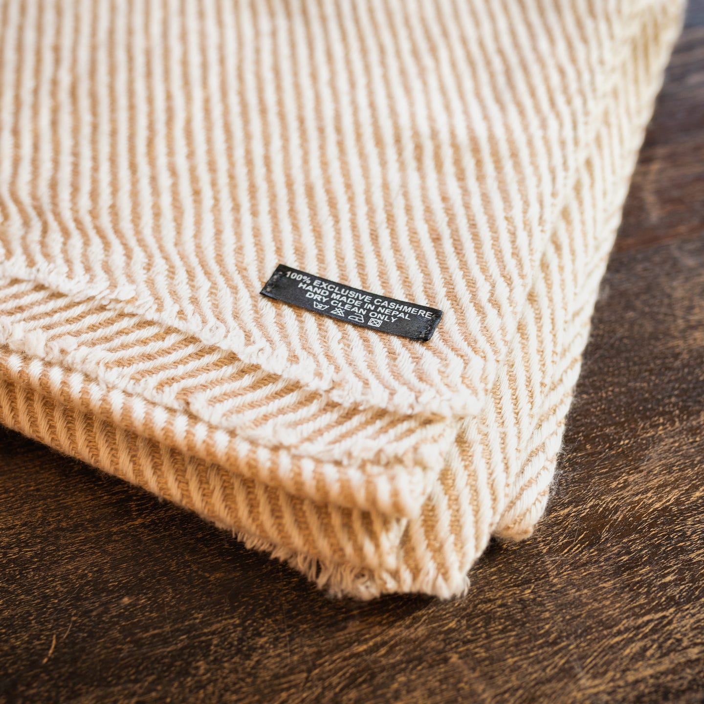 Kaschmirschal hellbraun mit Streifenmuster/ gestreift