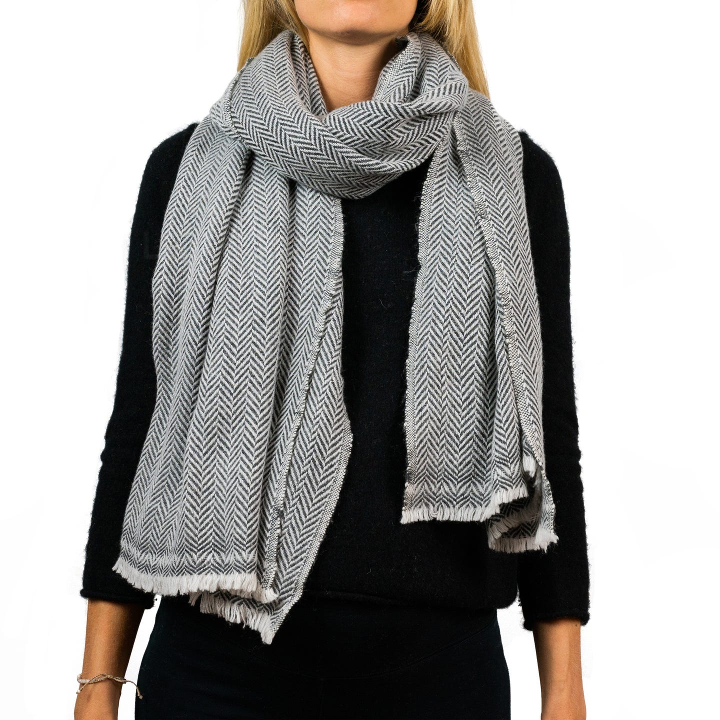 Kaschmirschal grau mit kleinem Fischgrätenmuster