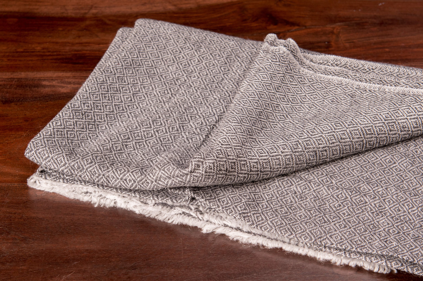 Kaschmirtuch schwarzgrau mit Karomuster/ kariert