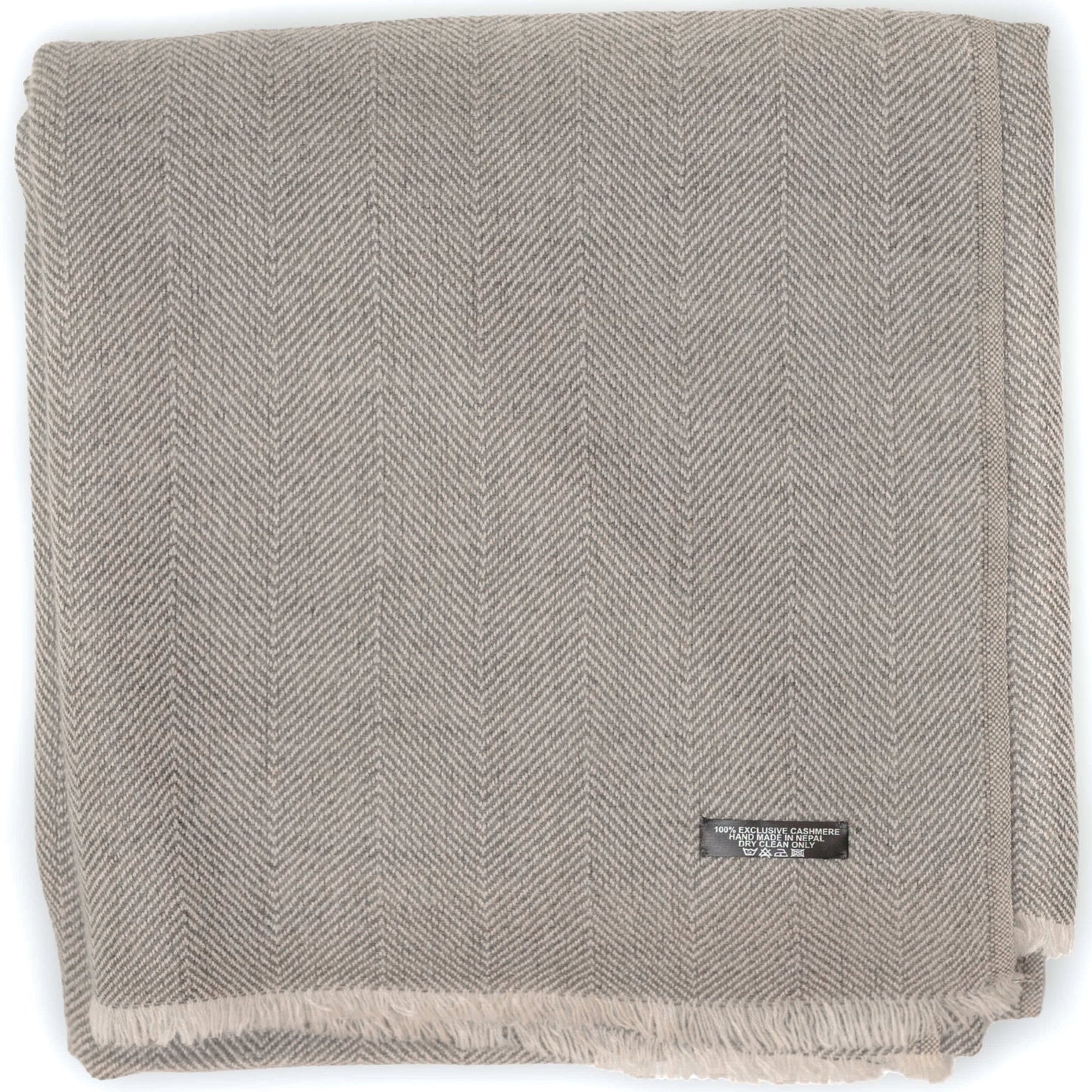 Kaschmirdecke hellgrau mit feinem Fischgrätenmuster