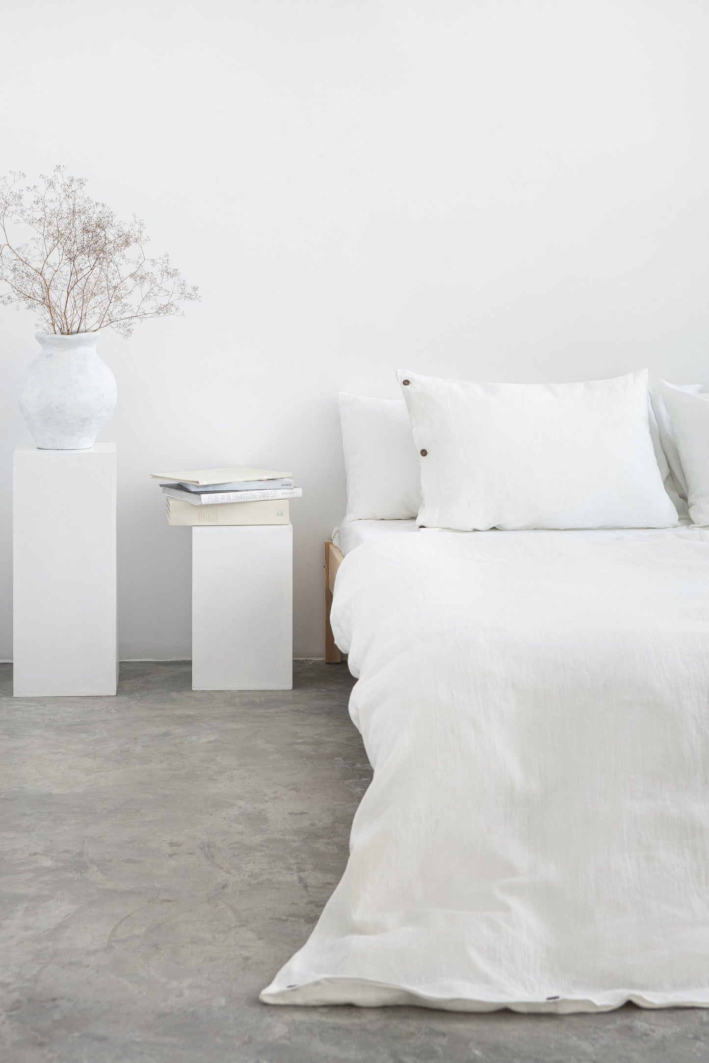 Linen pillow cases with envelope closure