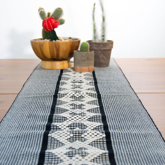 Jalieza Geometric Geometric Table Runner. Tulip Design in Coral.