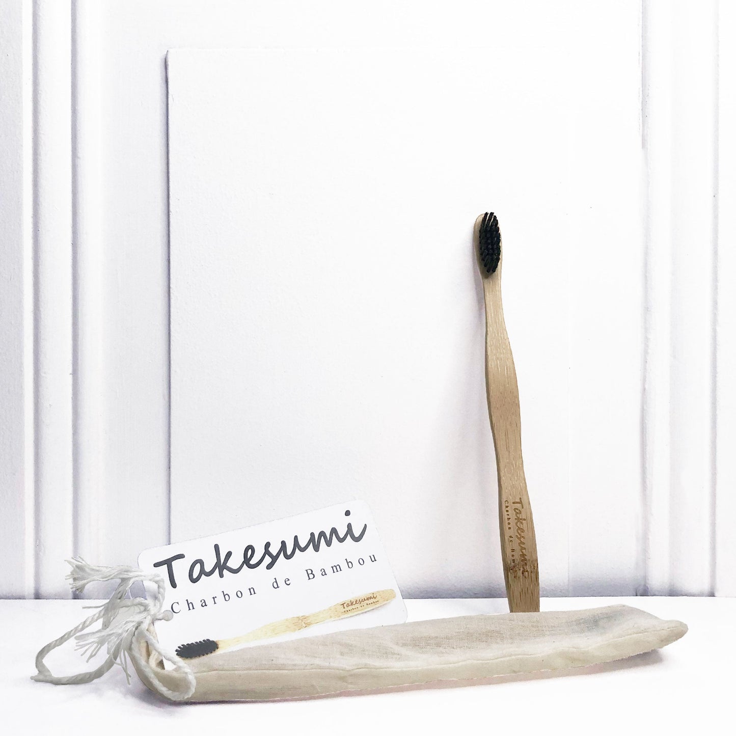 Brosse à dents en bambou infusée au charbon de bambou