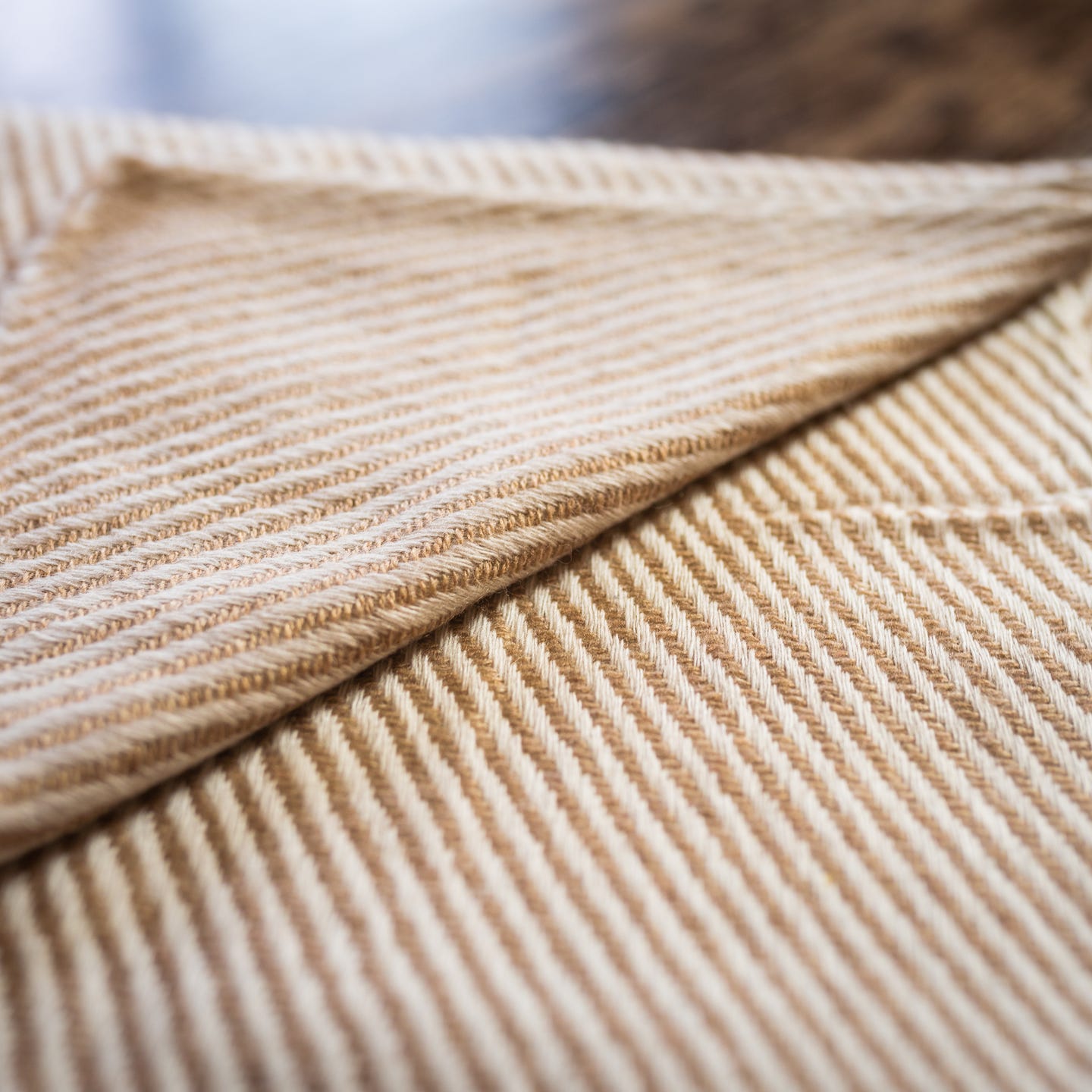 Kaschmirschal hellbraun mit Streifenmuster/ gestreift