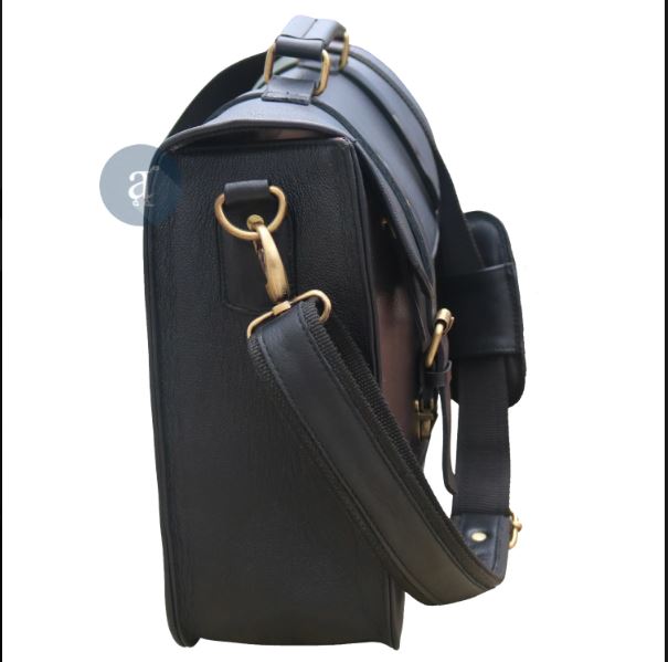 Mens Black Leather Messenger Bag for 15.6 Inch Laptop.