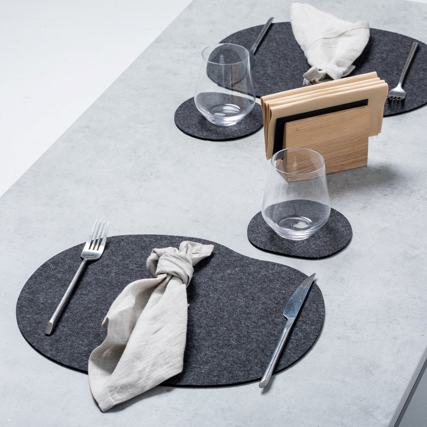 Natural wool felt placemats MILLESTONES | Gray or black