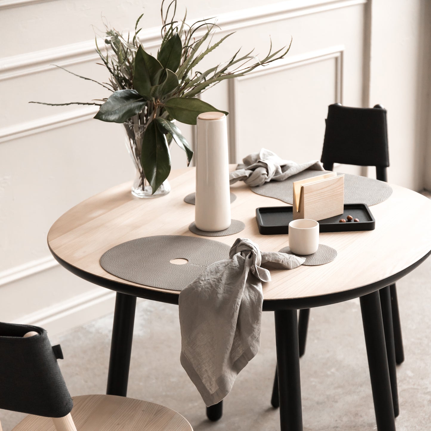 Real leather placemat and coaster, beige