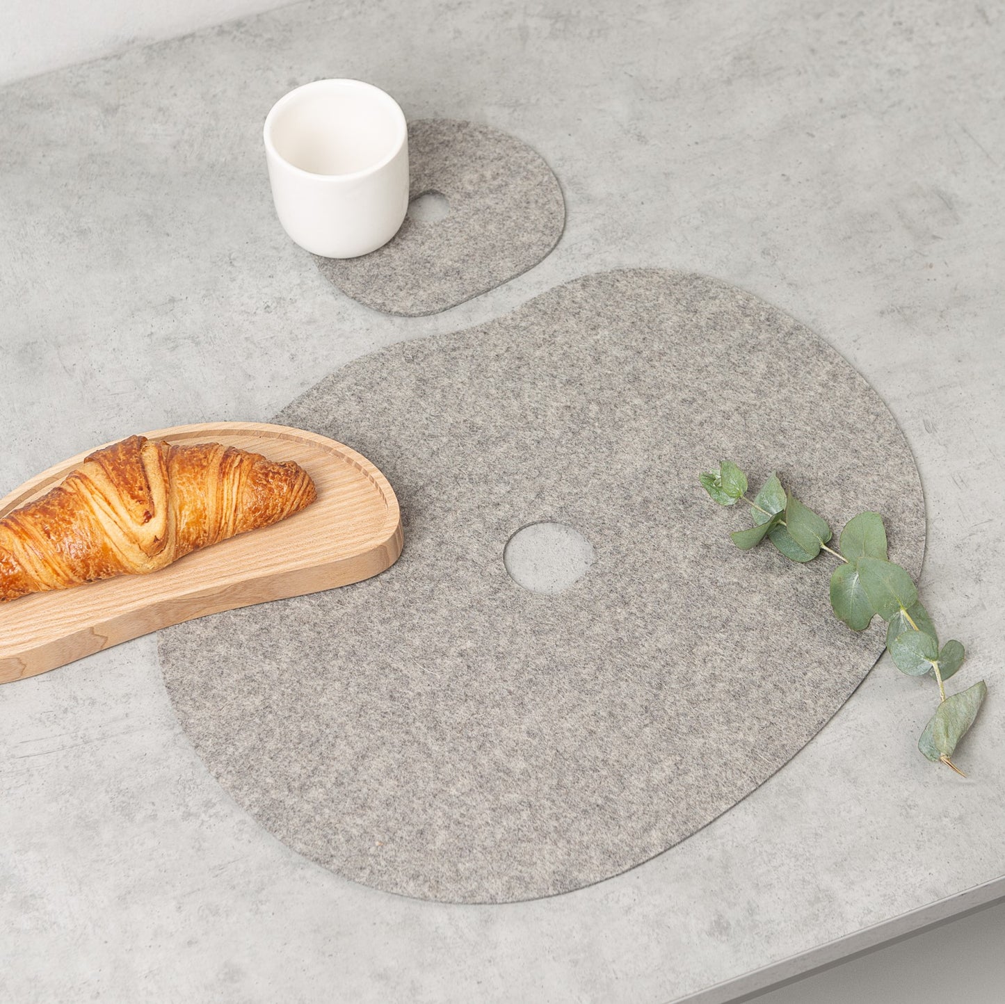 Natural wool felt placemats MILLESTONES | Gray or black