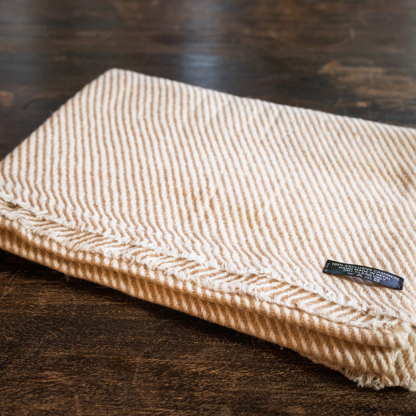 Kaschmirschal hellbraun mit Streifenmuster/ gestreift