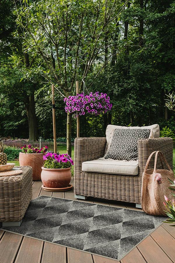 Outdoor Kumo Diamond Black Rug