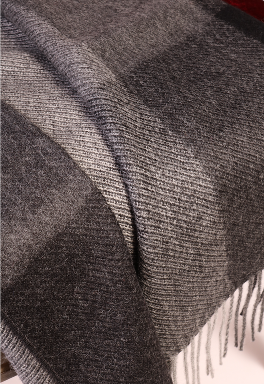 Alpaca wool black-gray checked small plaid