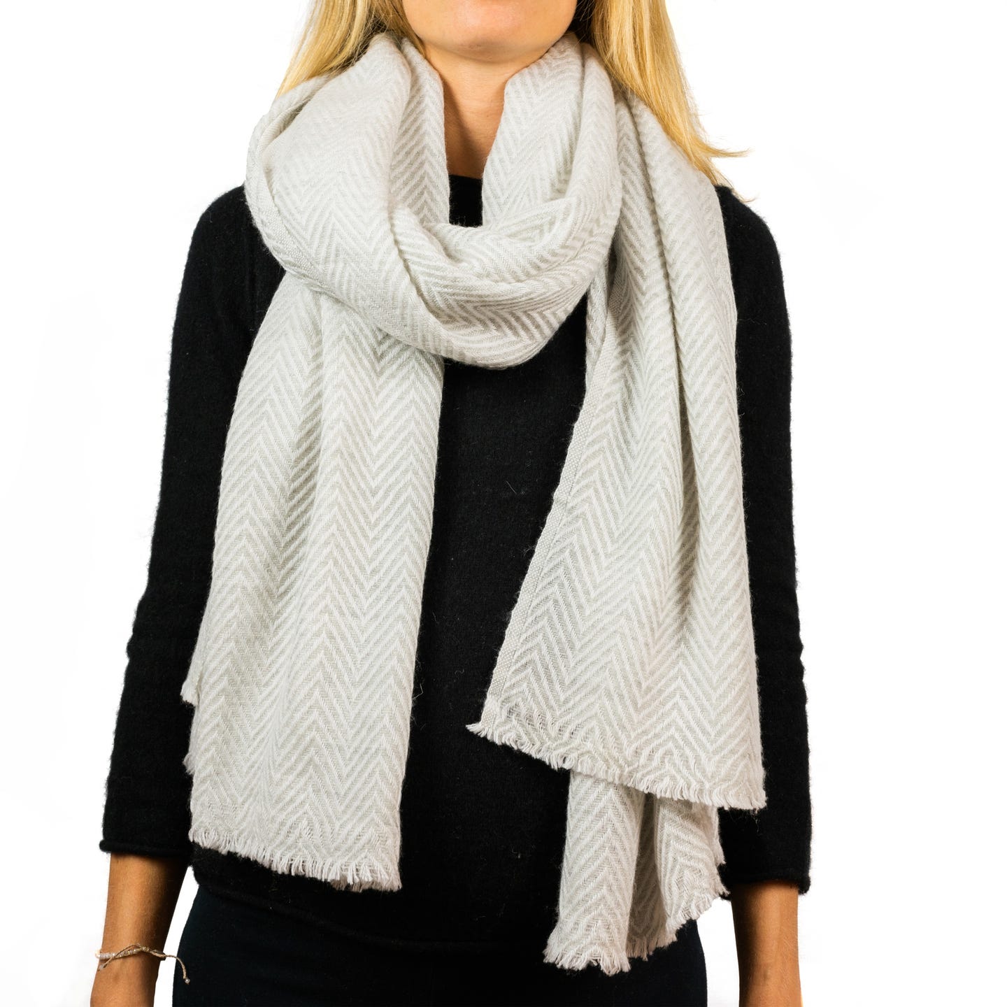 Kaschmirschal weiss mit mittelgroßem Fischgrätenmuster