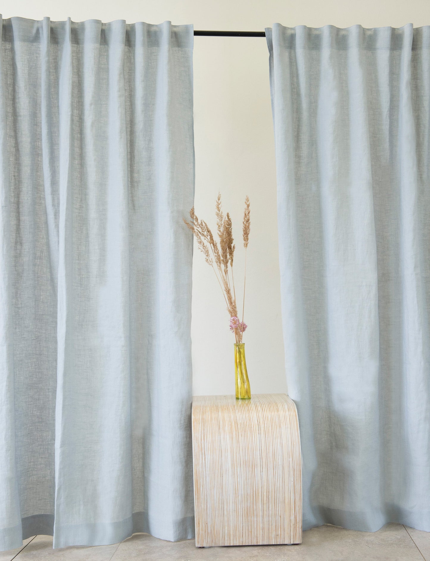 Linen curtain with multifunctional heading tape