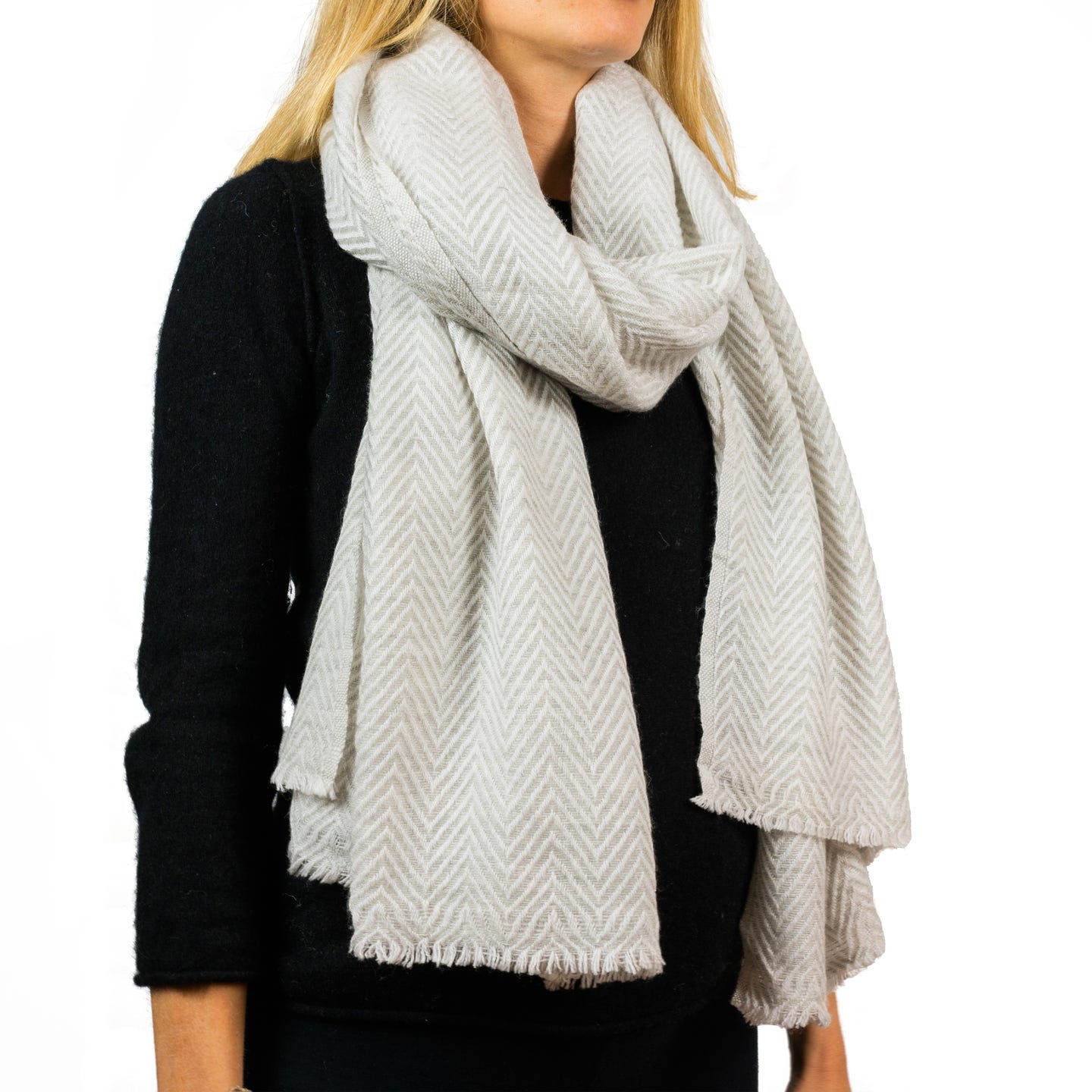 Kaschmirschal weiss mit mittelgroßem Fischgrätenmuster