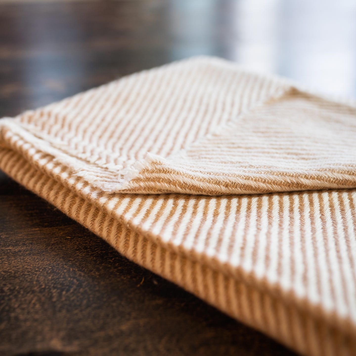 Kaschmirschal hellbraun mit Streifenmuster/ gestreift