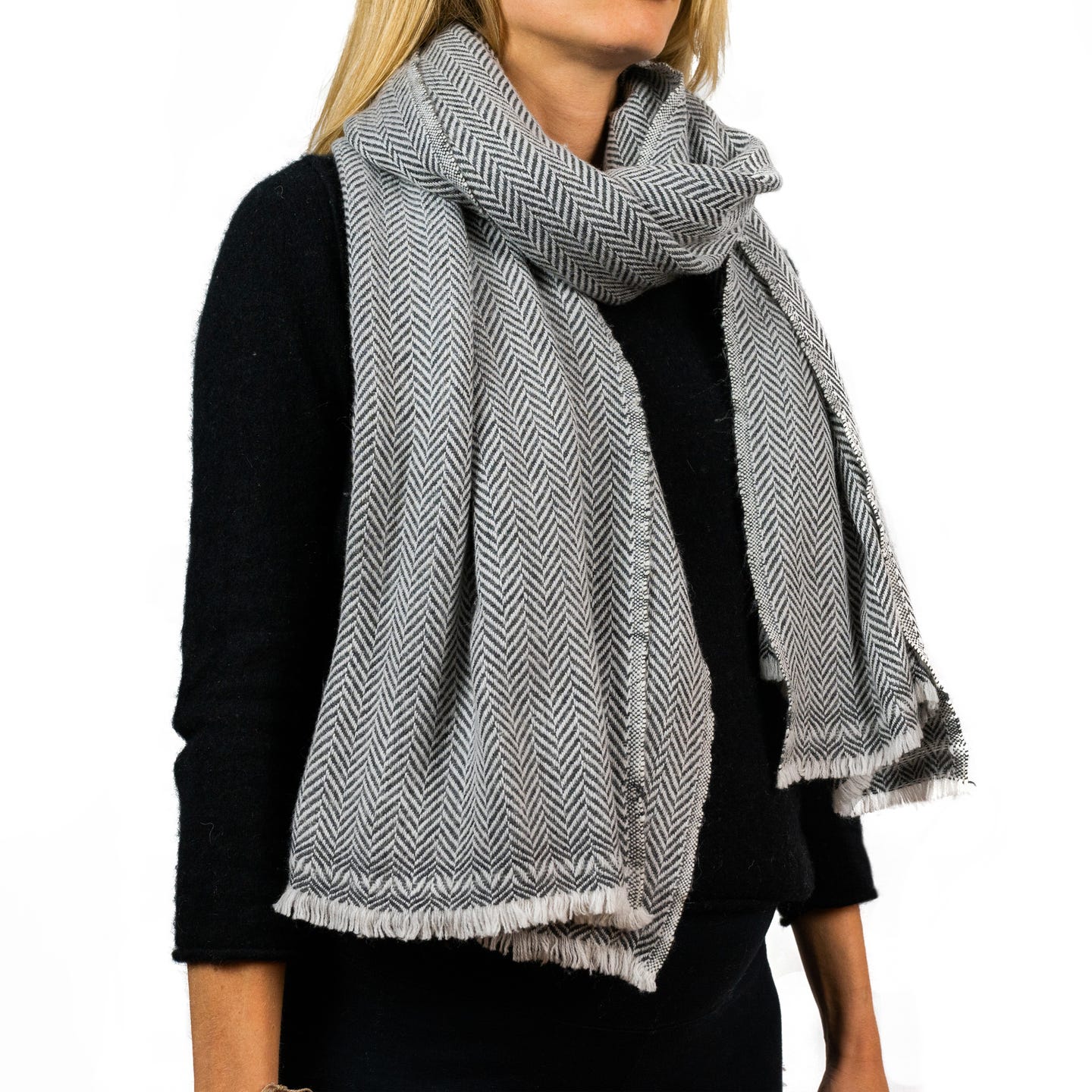 Kaschmirschal grau mit kleinem Fischgrätenmuster