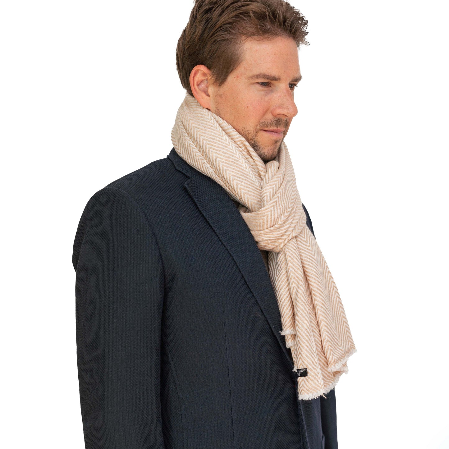 Kaschmirschal goldbeige mit mittelgroßem Fischgrätenmuster