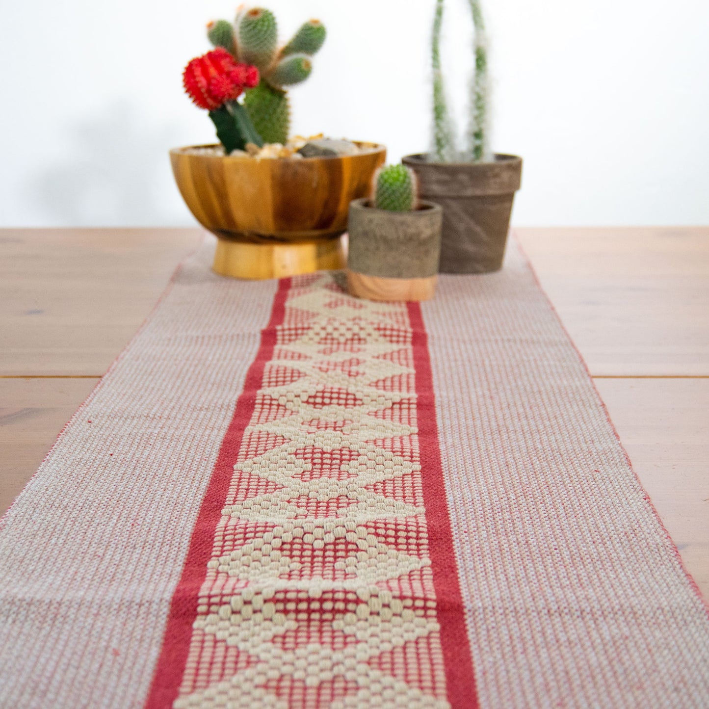Jalieza Geometric Geometric Table Runner. Tulip Design in Coral.