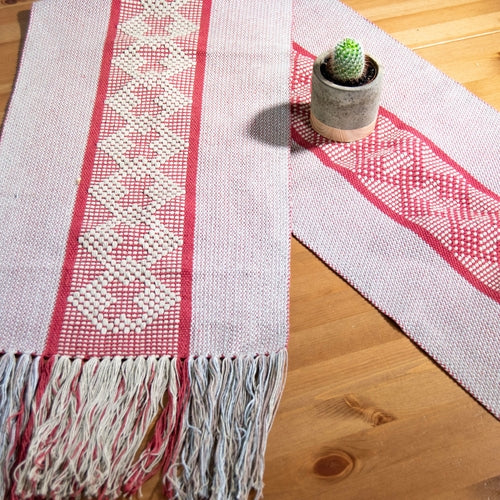 Jalieza Geometric Geometric Table Runner. Tulip Design in Coral.