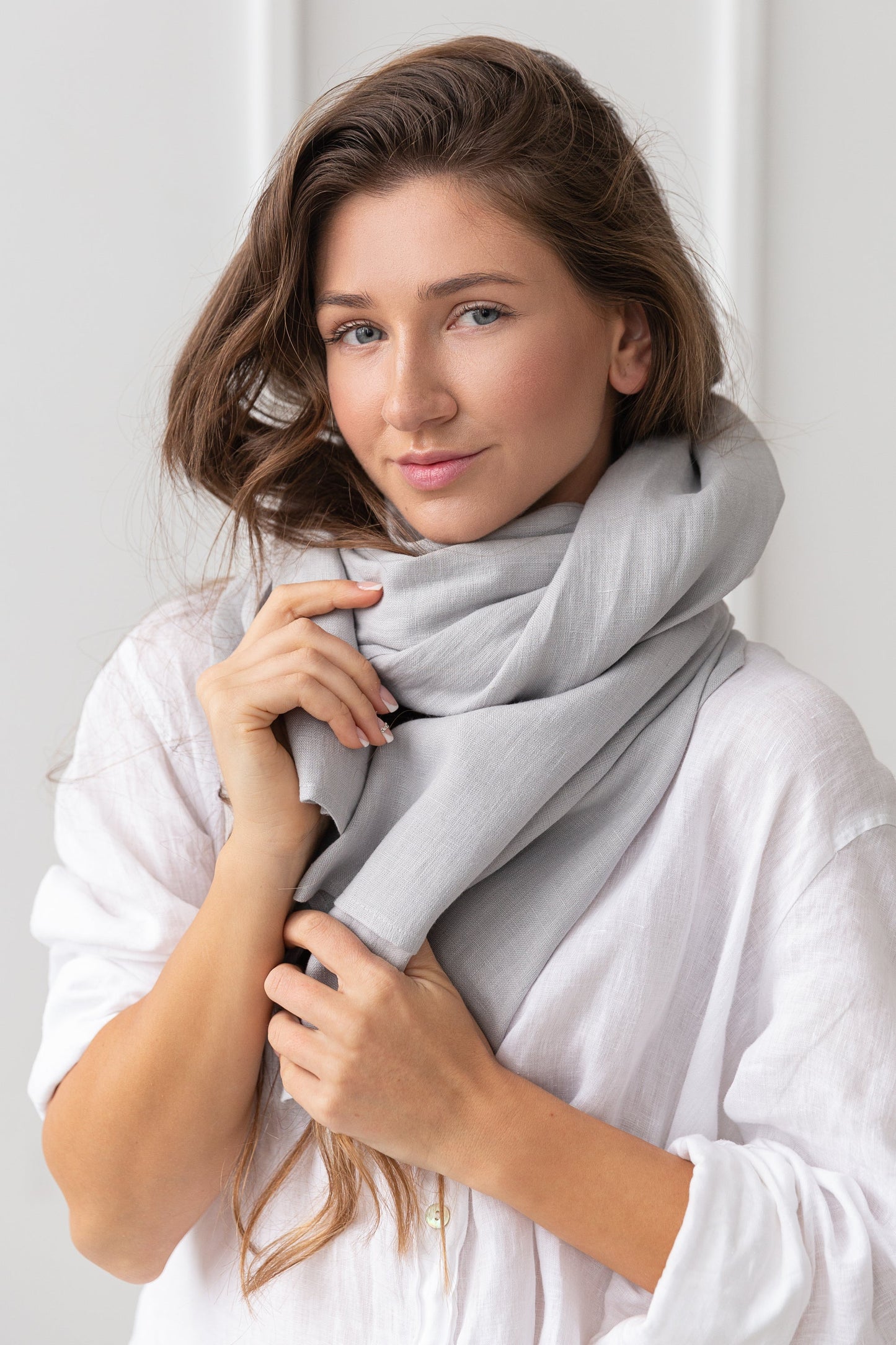 Linen scarf in Light Grey