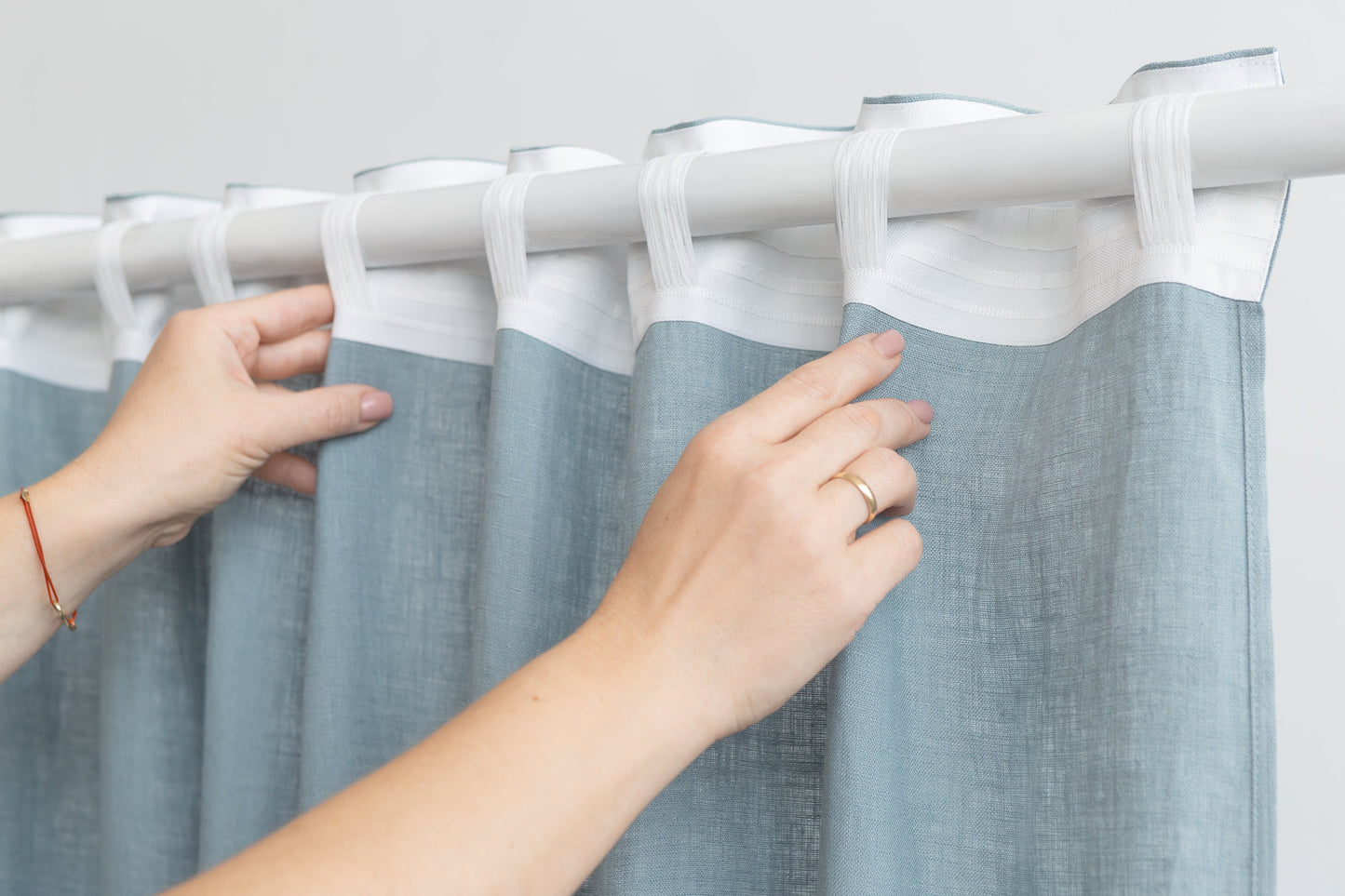 Linen curtain with multifunctional heading tape