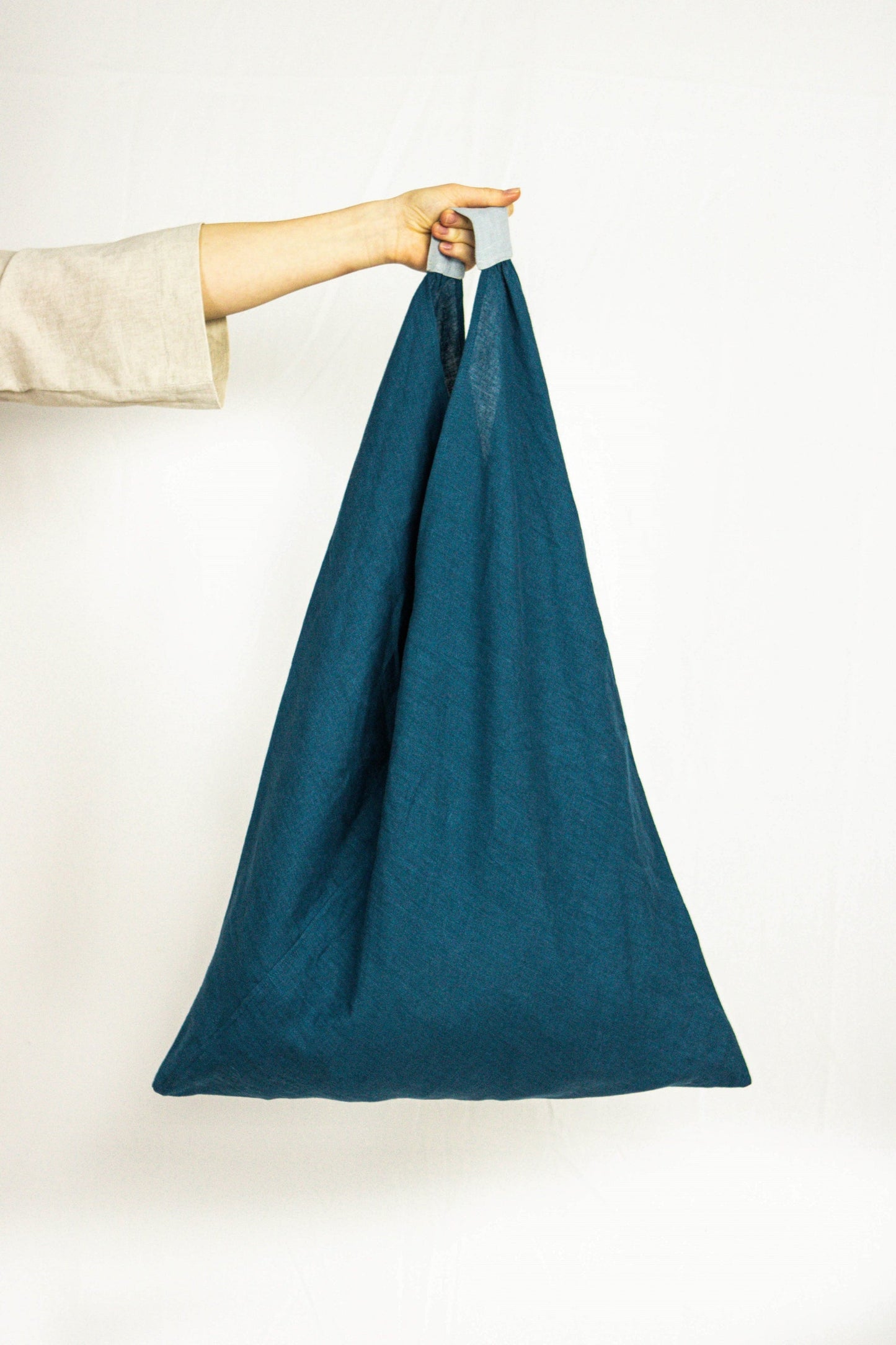White linen triangle bag