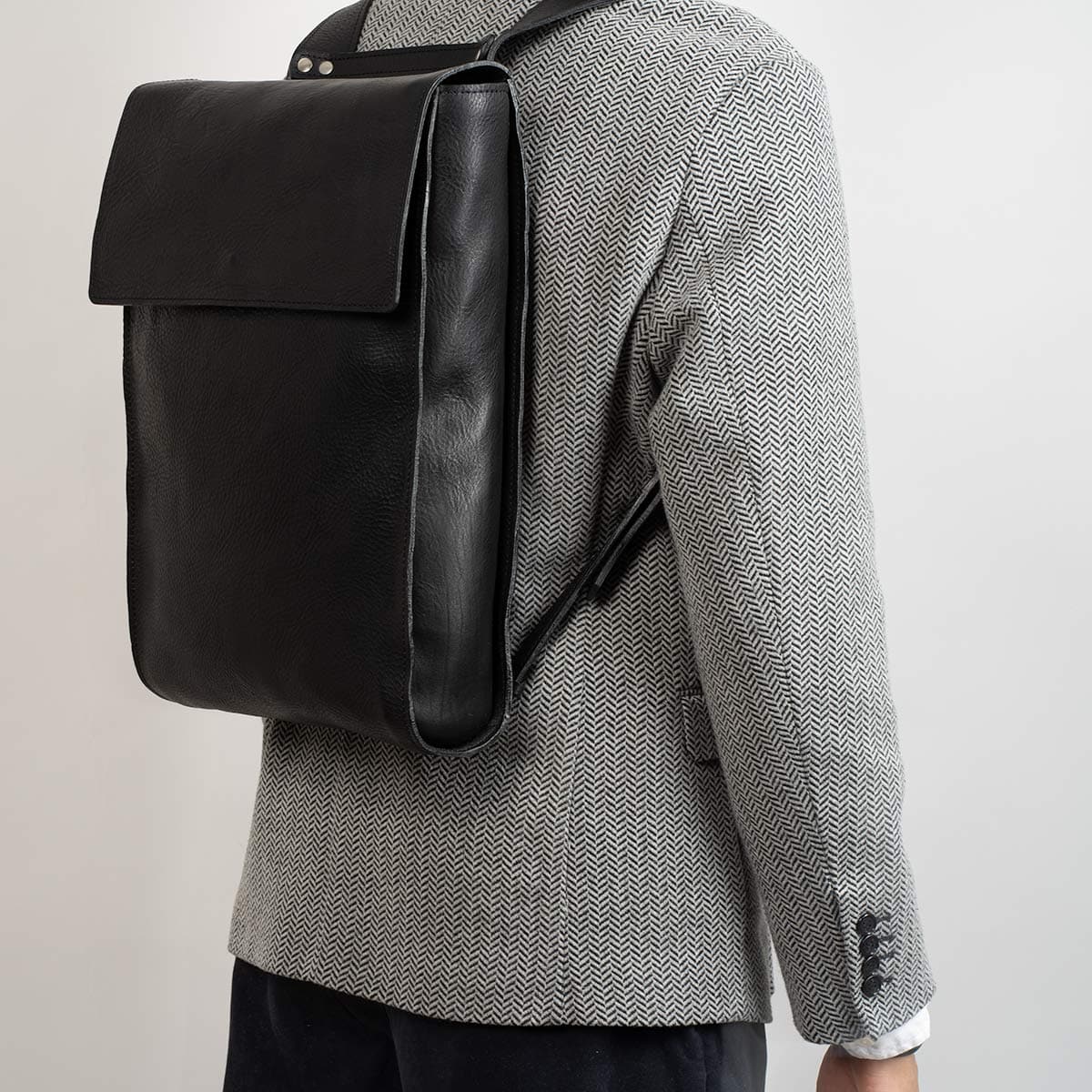 Leather laptop backpack - The Minimalist (Tan)