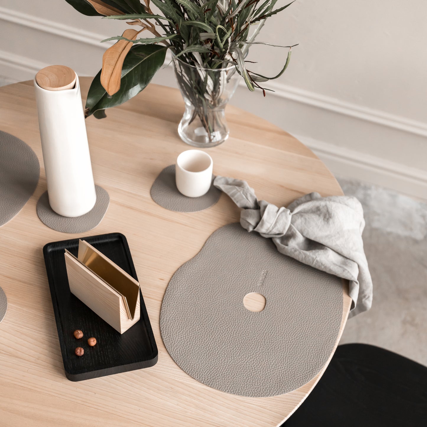 Real leather placemat and coaster, beige