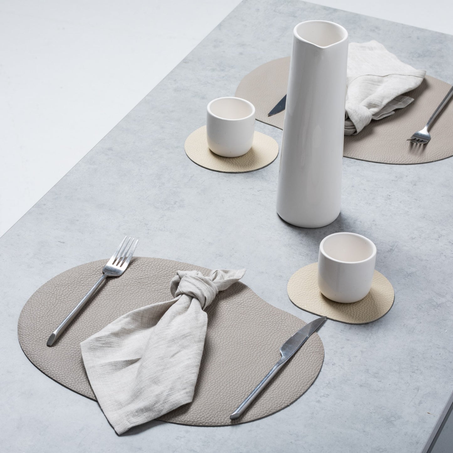 Real leather placemat and coaster, beige