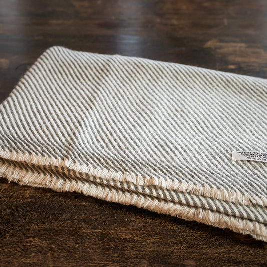 Kaschmirschal grau mit Streifenmuster/ gestreift