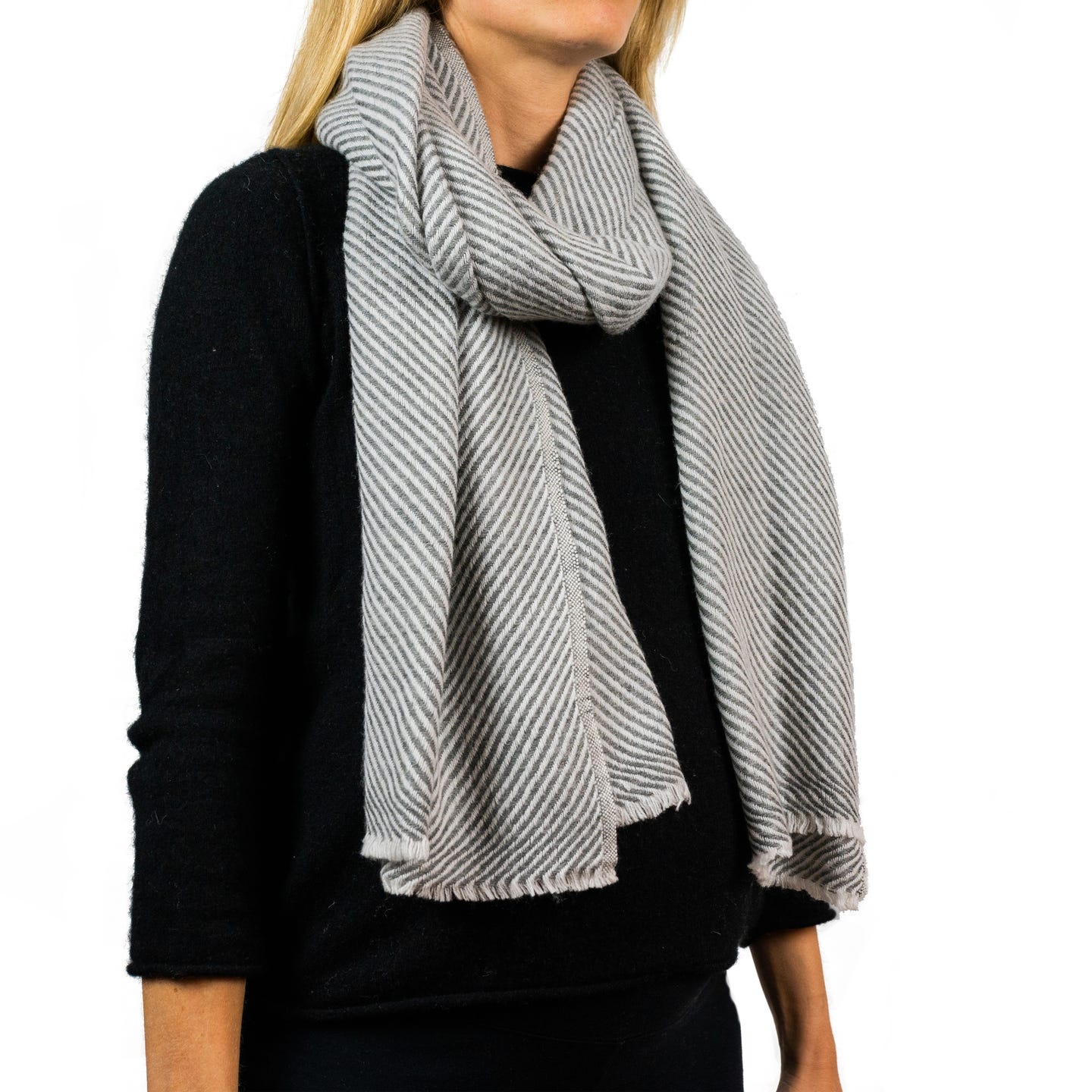 Kaschmirschal grau mit Streifenmuster/ gestreift