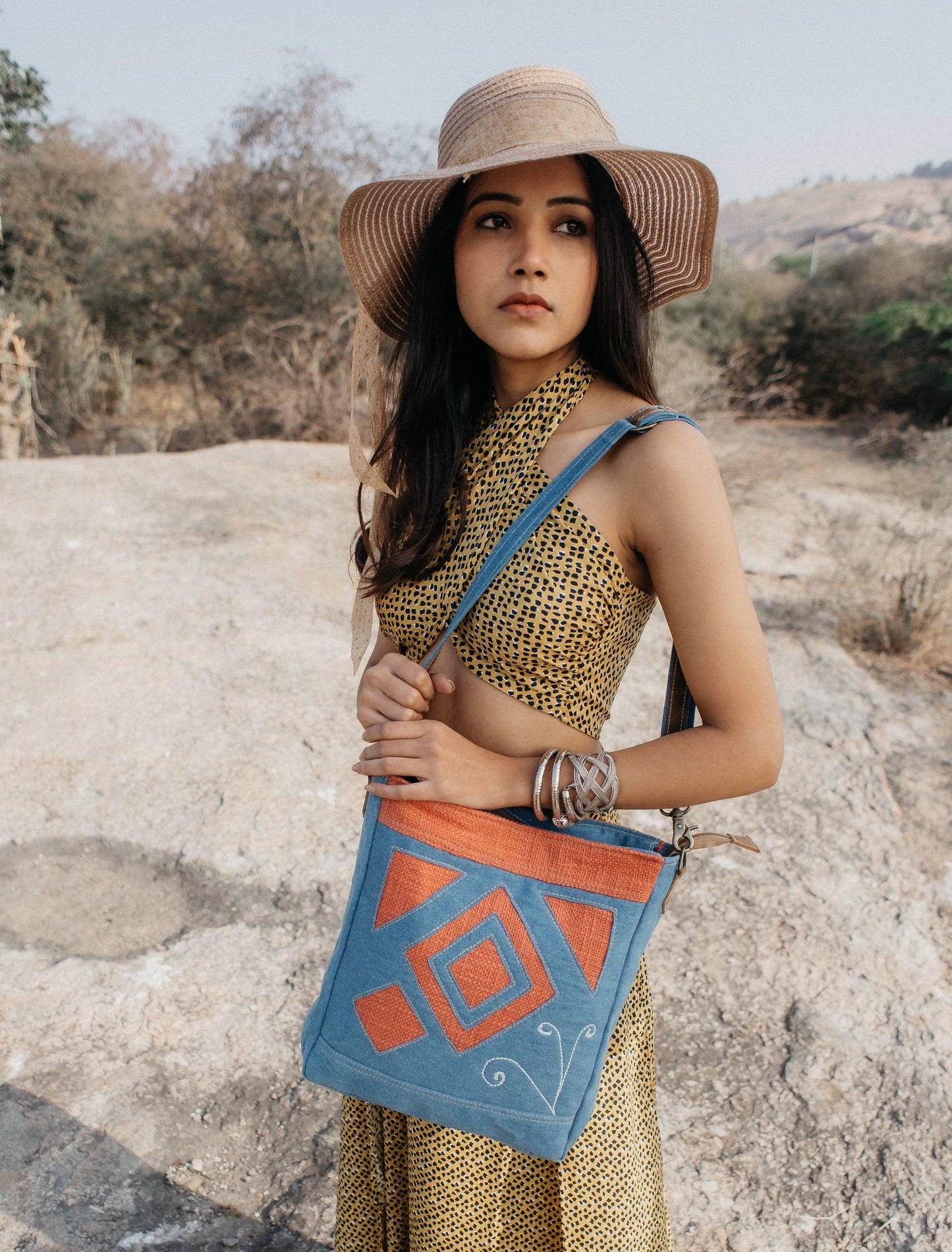 Gyur Shoulder Bag
