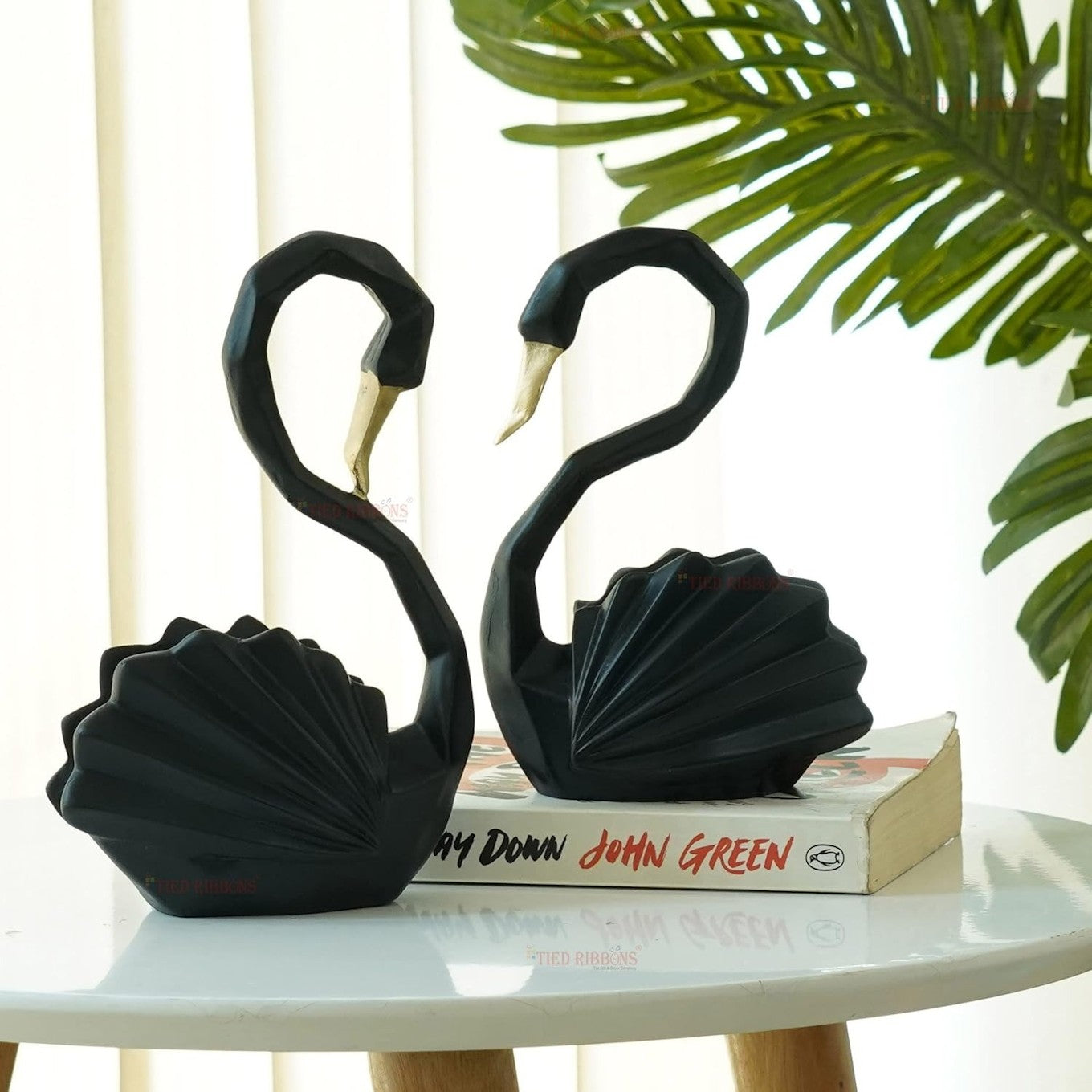 Black Swan Couple Showpiece – Modern Decorative Figurines for Home and